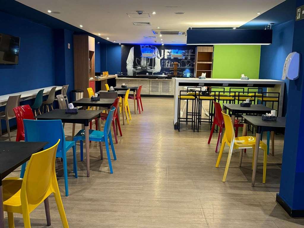 Ibis Budget Petropolis Restoran gambar
